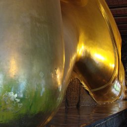 46m long reclining Buddha Wat Pho 8 Dec 07